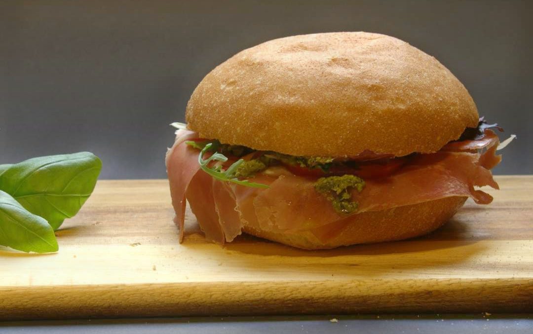 Broodje Parma ham Mozzarella of Provolone