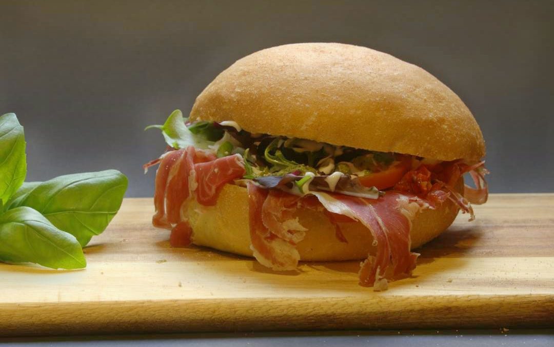 Broodje Serrano ham Manchego