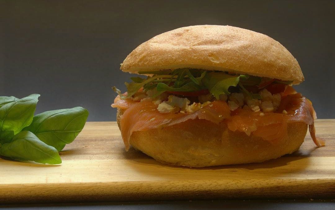Broodje geitenkaas/zalm en dillesaus