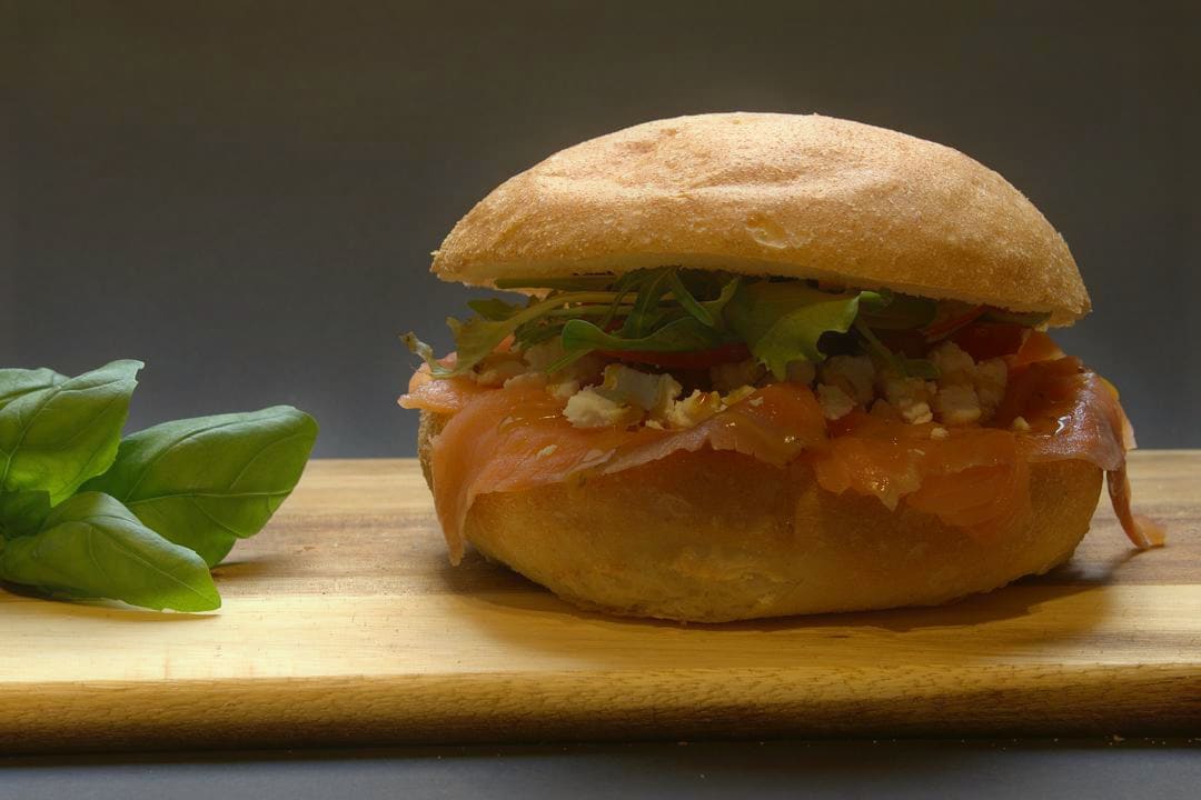 Broodje geitenkaas/zalm en dillesaus