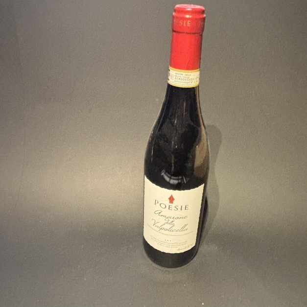 Poesie Amarone Di Valpolicella Italiaanse Rode Hoge Kwaliteitswijn van gedroogde Druiven (rode wijn)